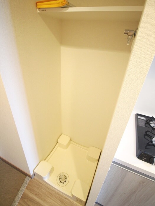 物件内観写真11　(洗濯機置場)