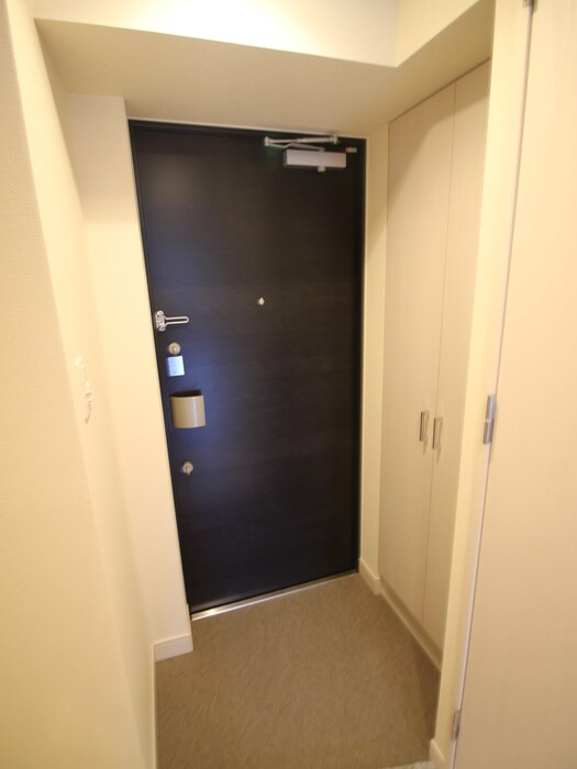 物件内観写真16　(玄関)