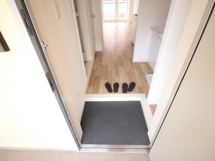 物件内観写真11　(玄関)