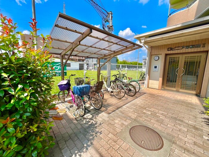 物件外観写真4　(駐輪場)