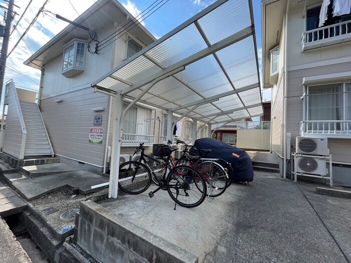 物件外観写真3　(駐輪場)