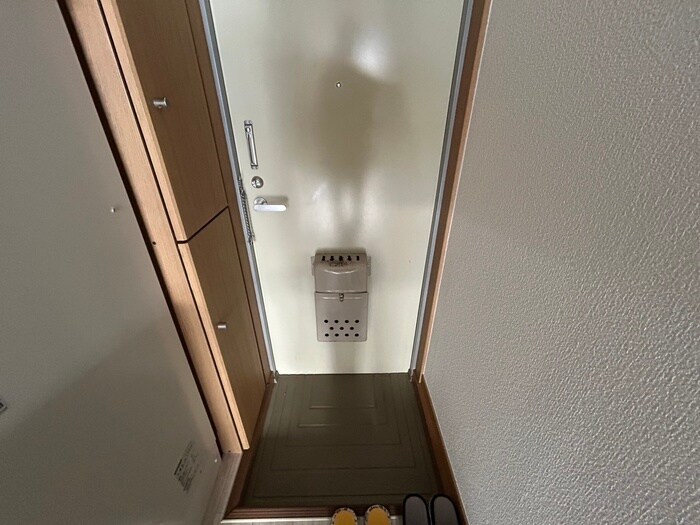物件内観写真13　(玄関)
