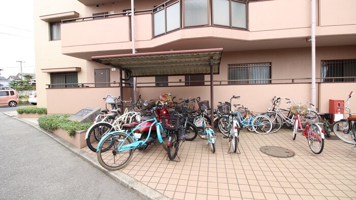 物件外観写真6　(駐輪場)