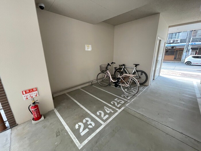 物件外観写真4　(駐輪場)
