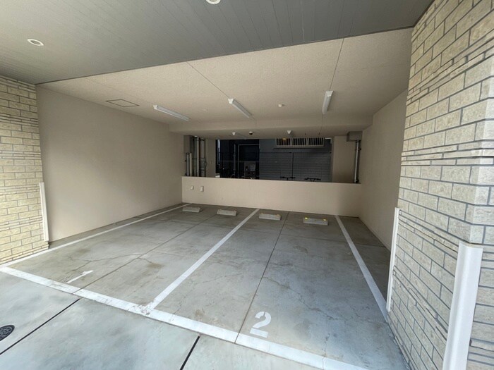 物件外観写真6　(駐車場)