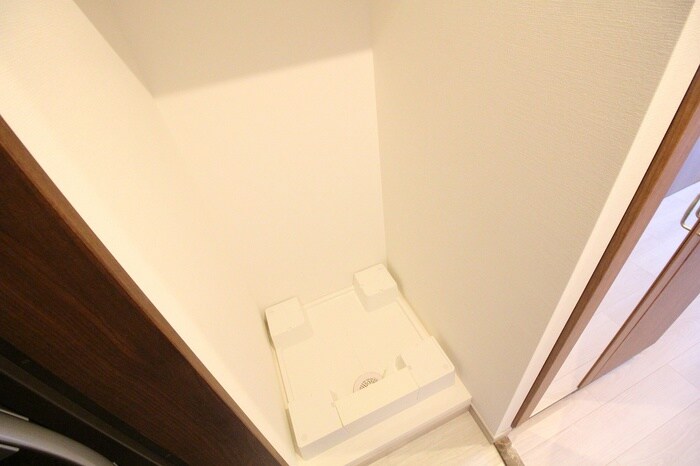 物件内観写真12　(洗濯機置場)