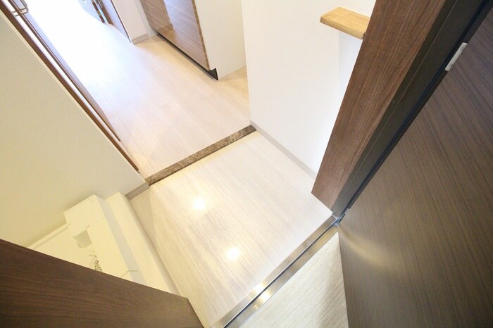 物件内観写真14　(玄関)