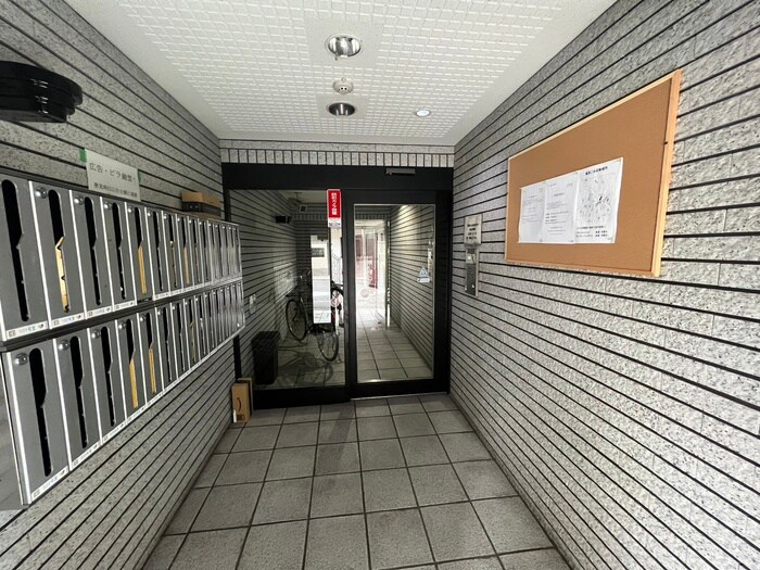 物件外観写真3　(エントランス部分)