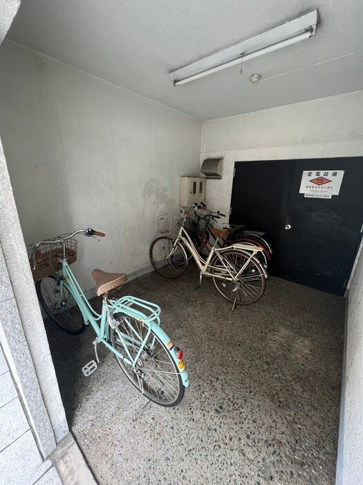 物件外観写真4　(駐輪場)