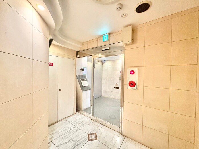 物件外観写真4　(エントランス部分)