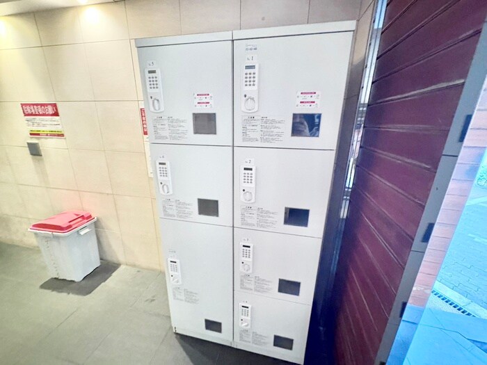 物件外観写真5　(エントランス部分)