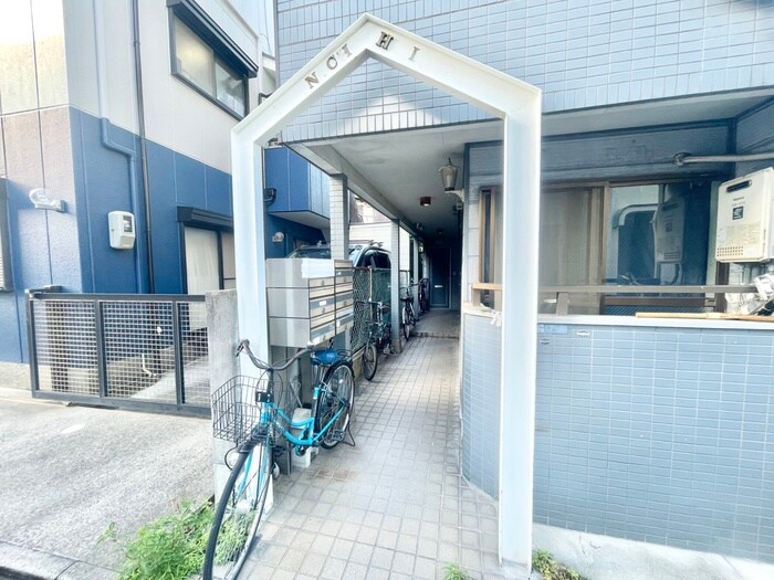 物件外観写真5　(エントランス部分)