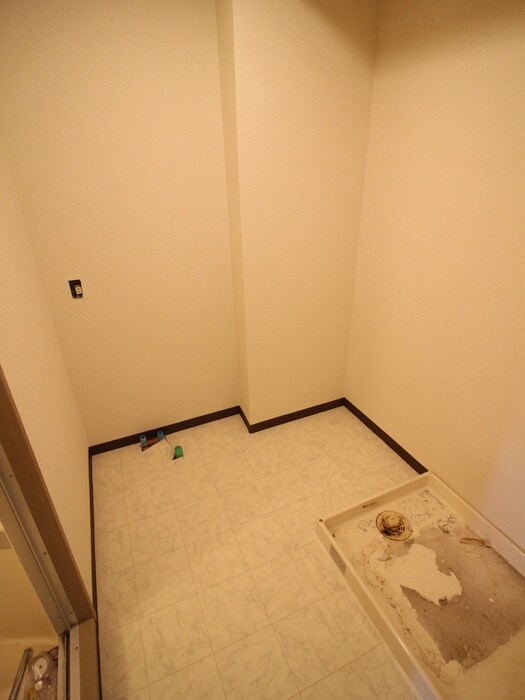 物件内観写真14　(洗濯機置場)