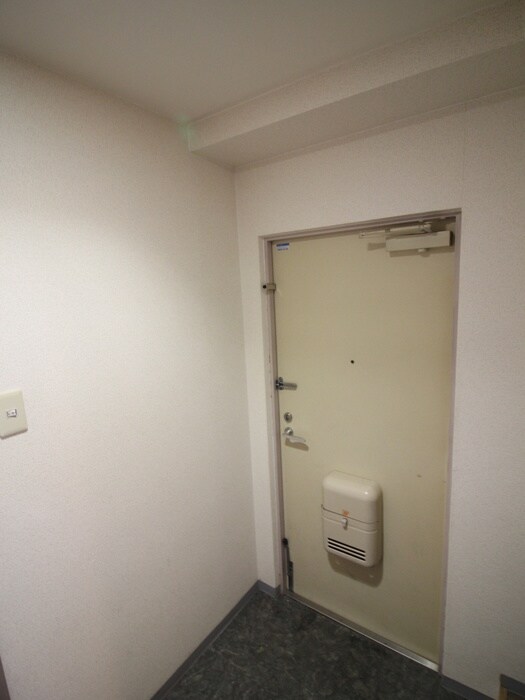 物件内観写真16　(玄関)