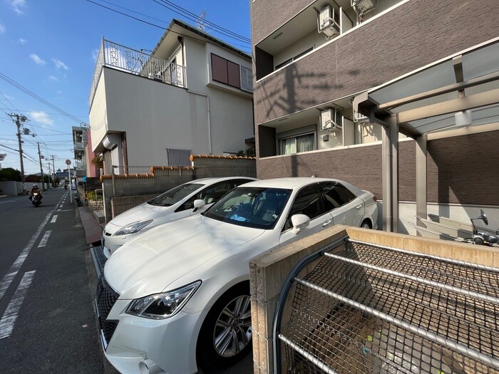 物件外観写真6　(駐車場)