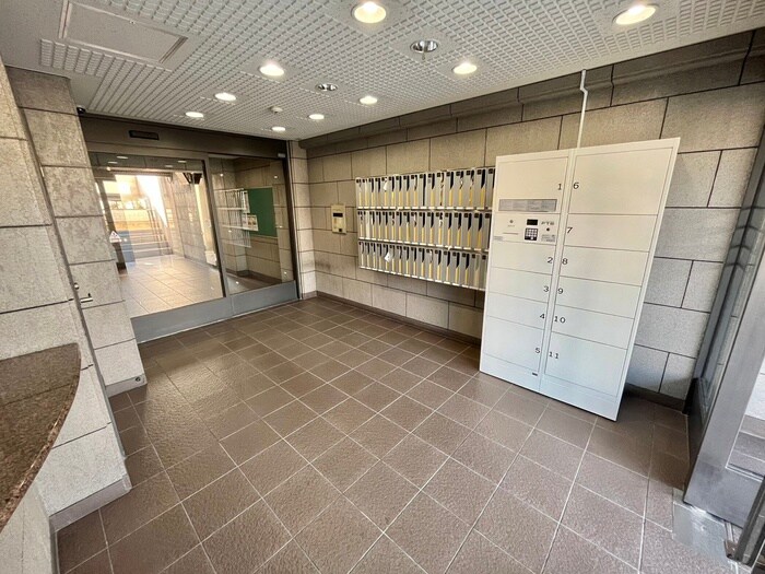 物件外観写真4　(エントランス部分)