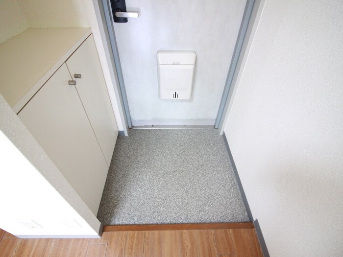 物件内観写真11　(玄関)