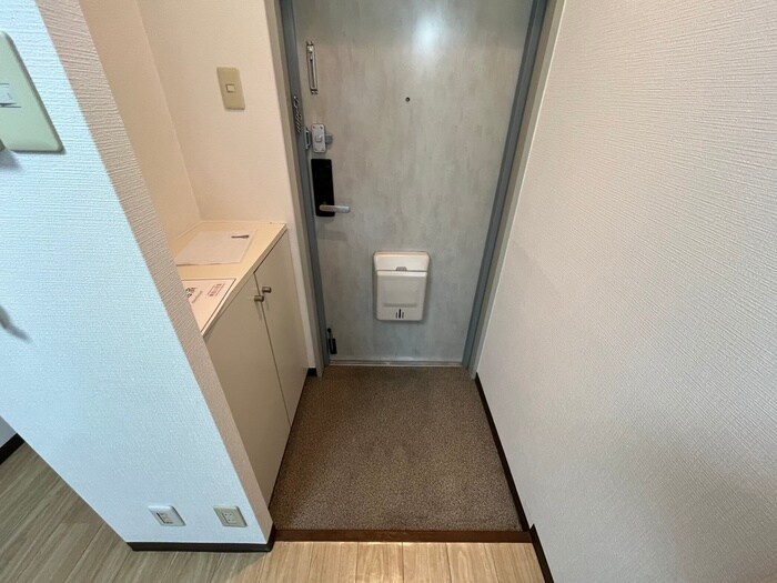 物件内観写真15　(玄関)