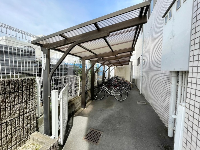 物件外観写真5　(駐輪場)