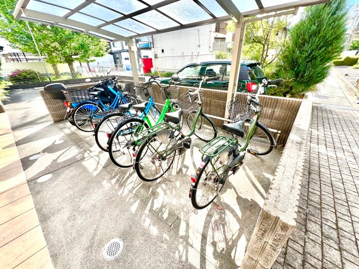 物件外観写真4　(駐輪場)