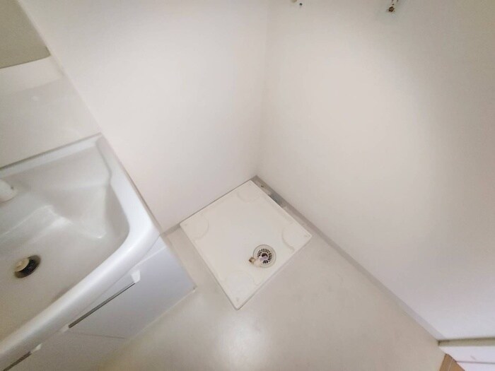 物件内観写真16　(洗濯機置場)