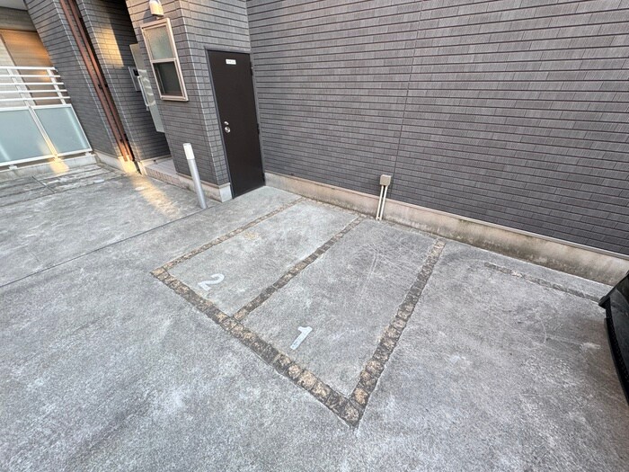 物件外観写真6　(バイク置き場)