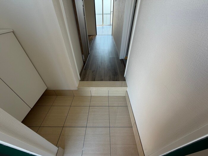 物件内観写真14　(玄関)