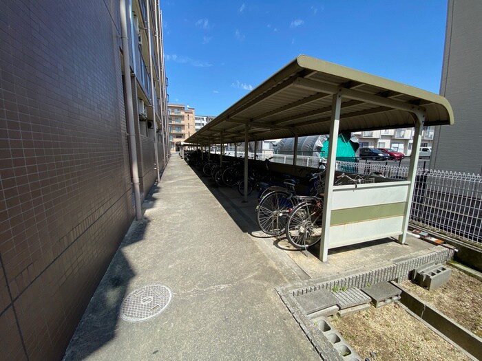物件外観写真5　(駐輪場)