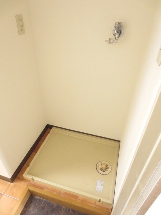 物件内観写真14　(洗濯機置場)