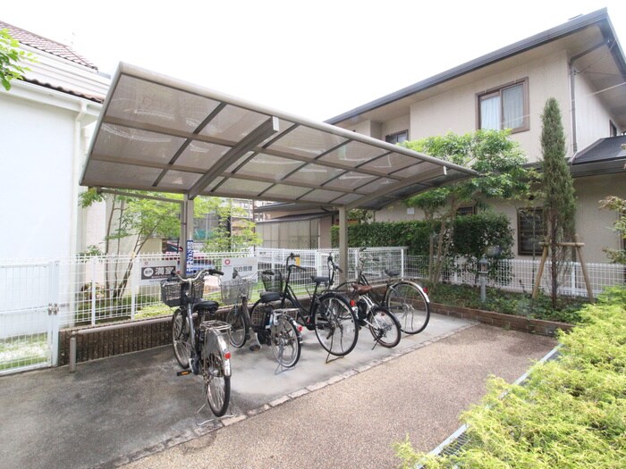 物件外観写真3　(駐輪場)