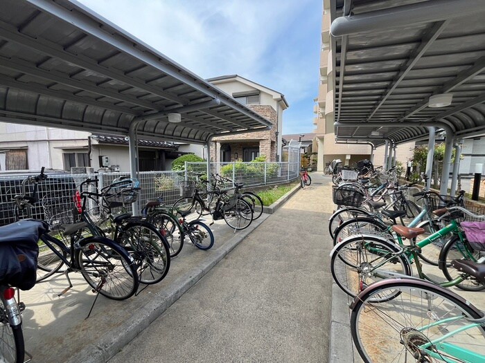 物件外観写真4　(駐輪場)