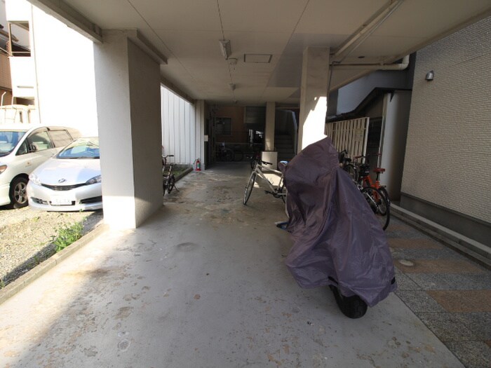 物件外観写真5　(駐輪場)