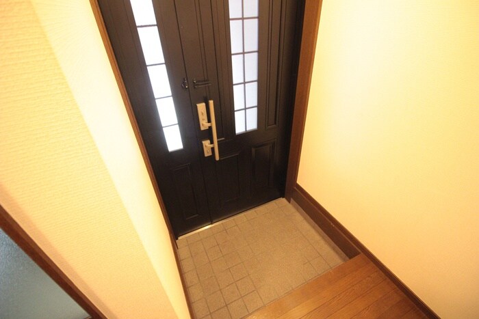物件内観写真7　(玄関)