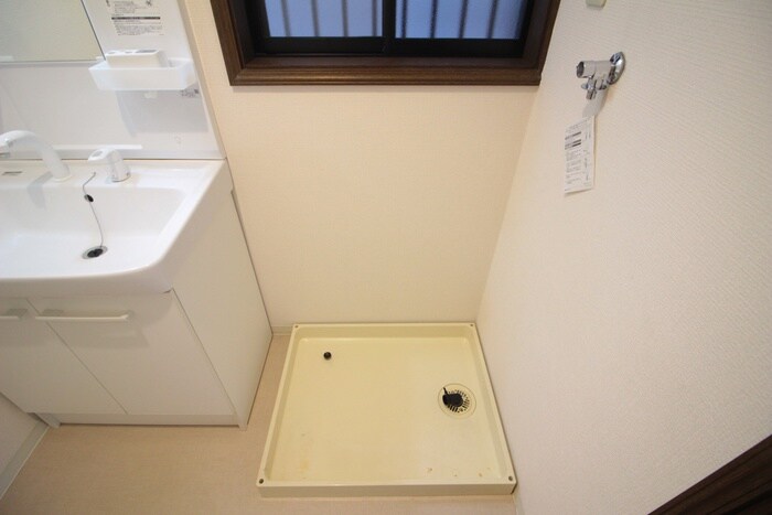 物件内観写真10　(洗濯機置場)