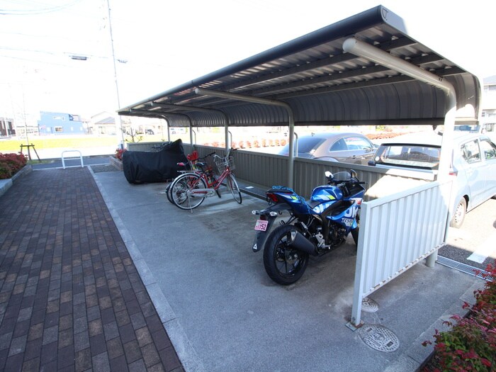 物件外観写真2　(駐輪場)