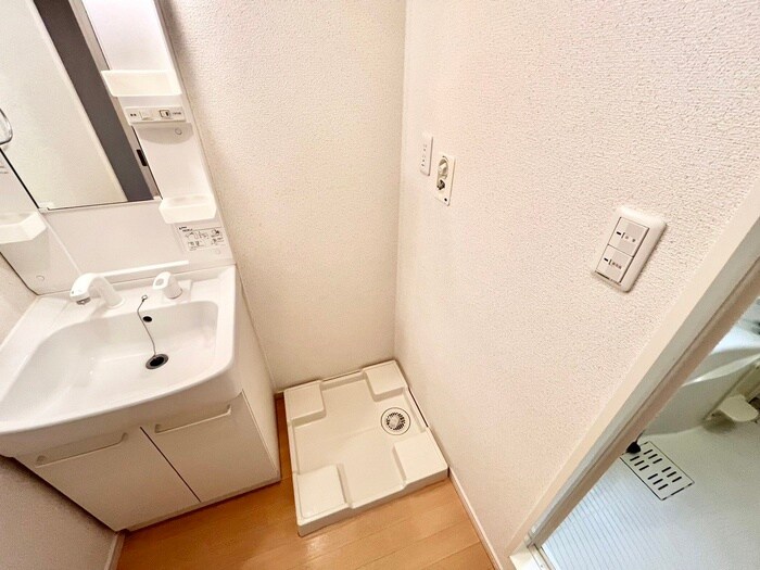 物件内観写真15　(洗濯機置場)