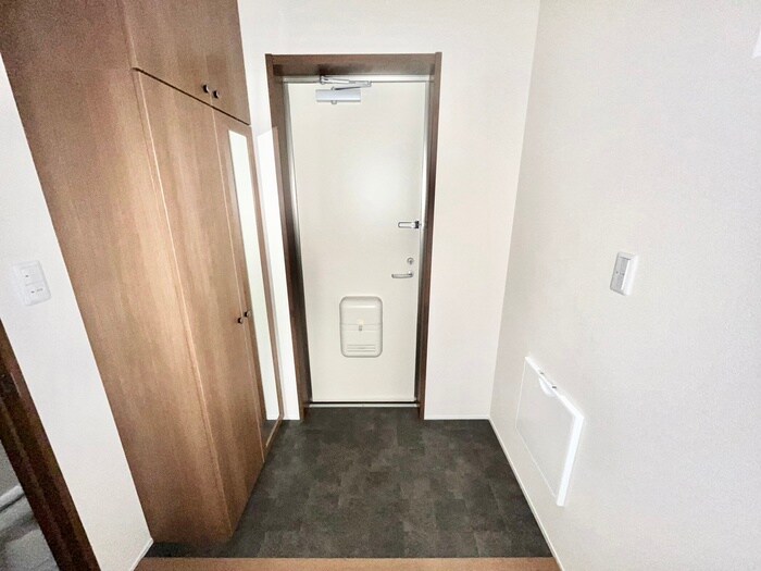 物件内観写真14　(玄関)