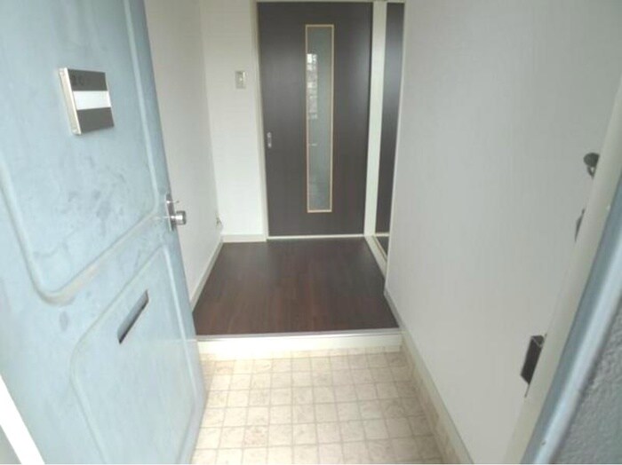 物件内観写真7　(玄関)