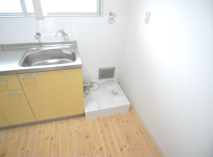 物件内観写真8　(洗濯機置場)