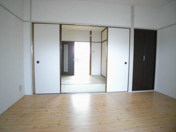 物件内観写真11　(居室)