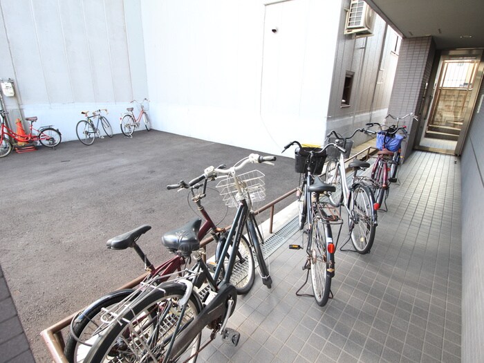 物件外観写真4　(駐輪場)