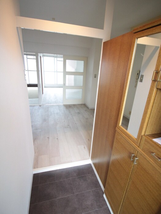 物件内観写真7　(玄関)