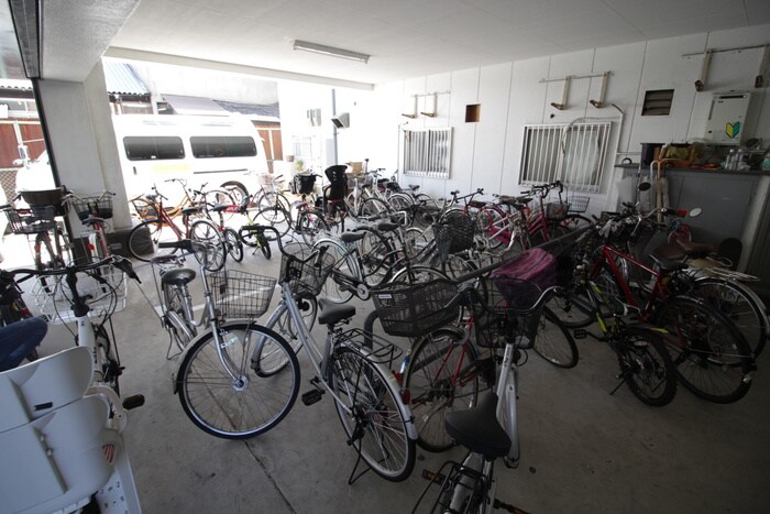 物件外観写真4　(駐輪場)