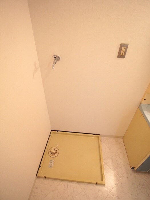 物件内観写真13　(洗濯機置場)