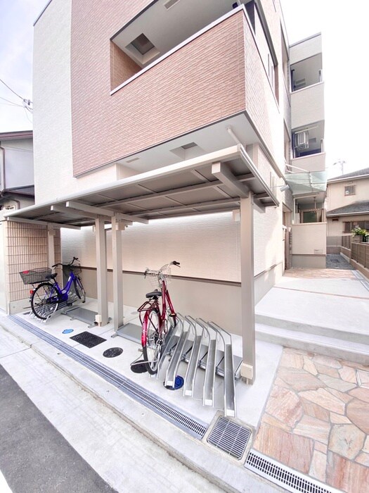 物件外観写真4　(駐輪場)