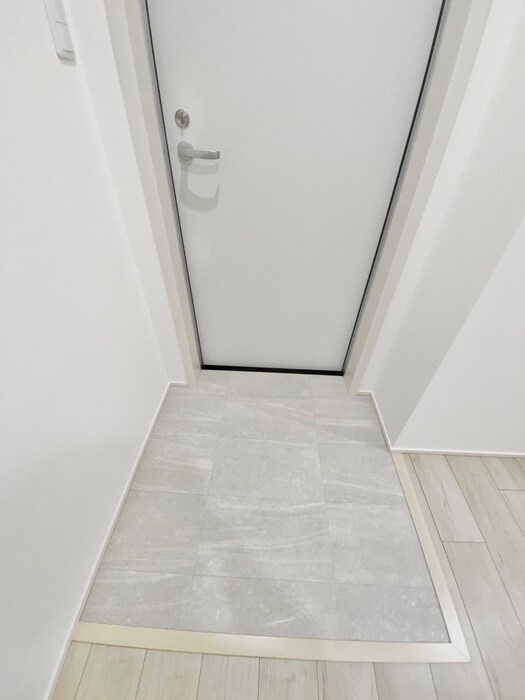 物件内観写真16　(玄関)