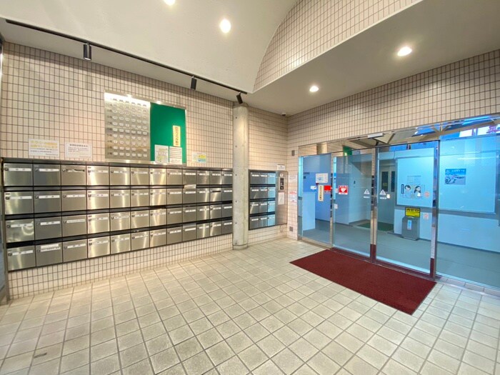 物件外観写真2　(エントランス部分)