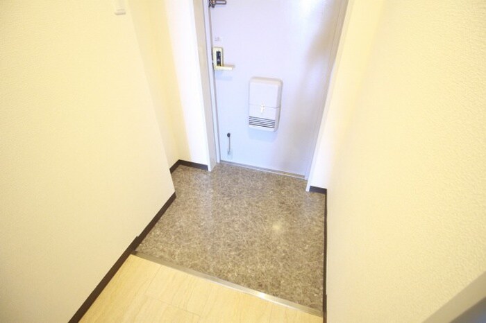 物件内観写真17　(玄関)
