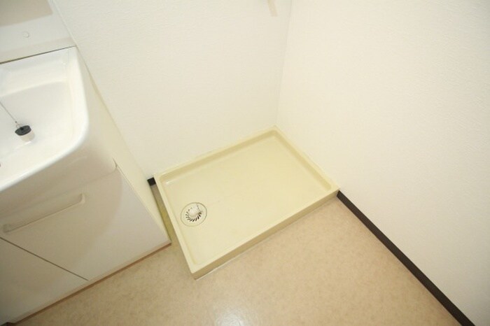 物件内観写真18　(洗濯機置場)