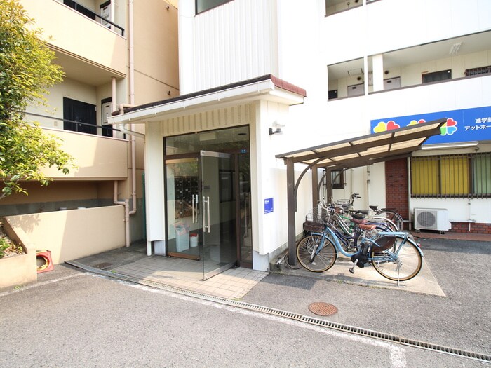 物件外観写真5　(駐輪場)